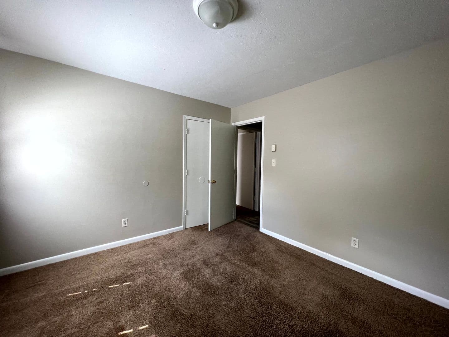 Fayetteville House: 6593 Stillwater Drive
