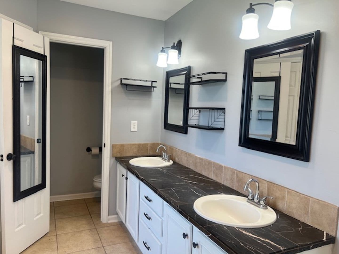 Fayetteville House: 436 Chester Lake Place