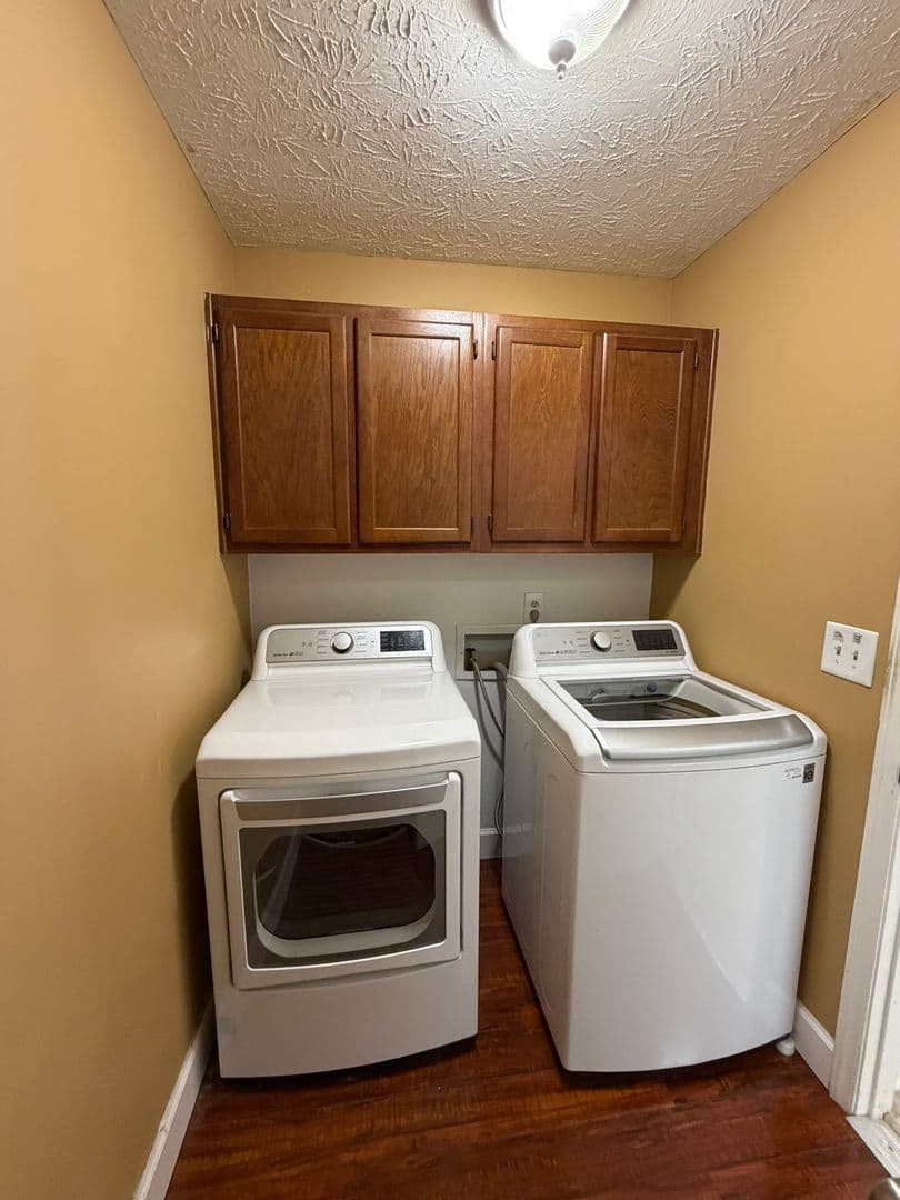Fayetteville House: 991 Rim Rd