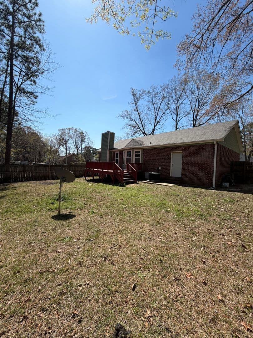Fayetteville House: 991 Rim Rd