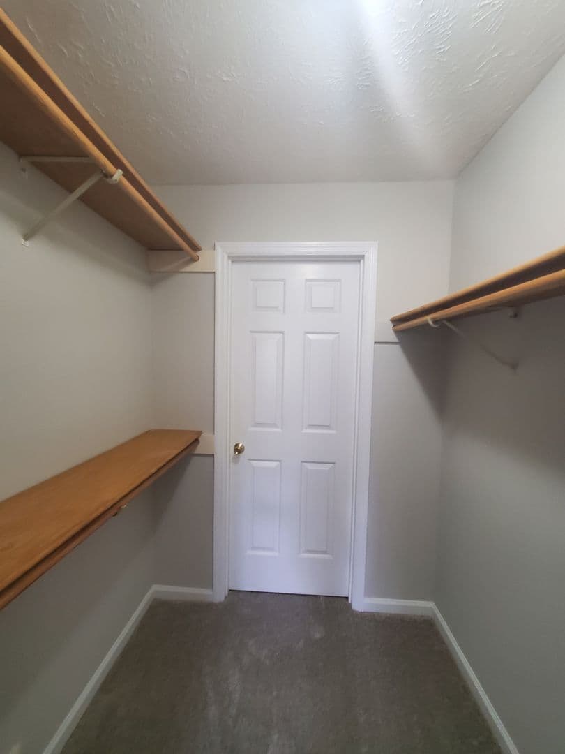 Fayetteville House: 6821-8 Willowbrook Dr.