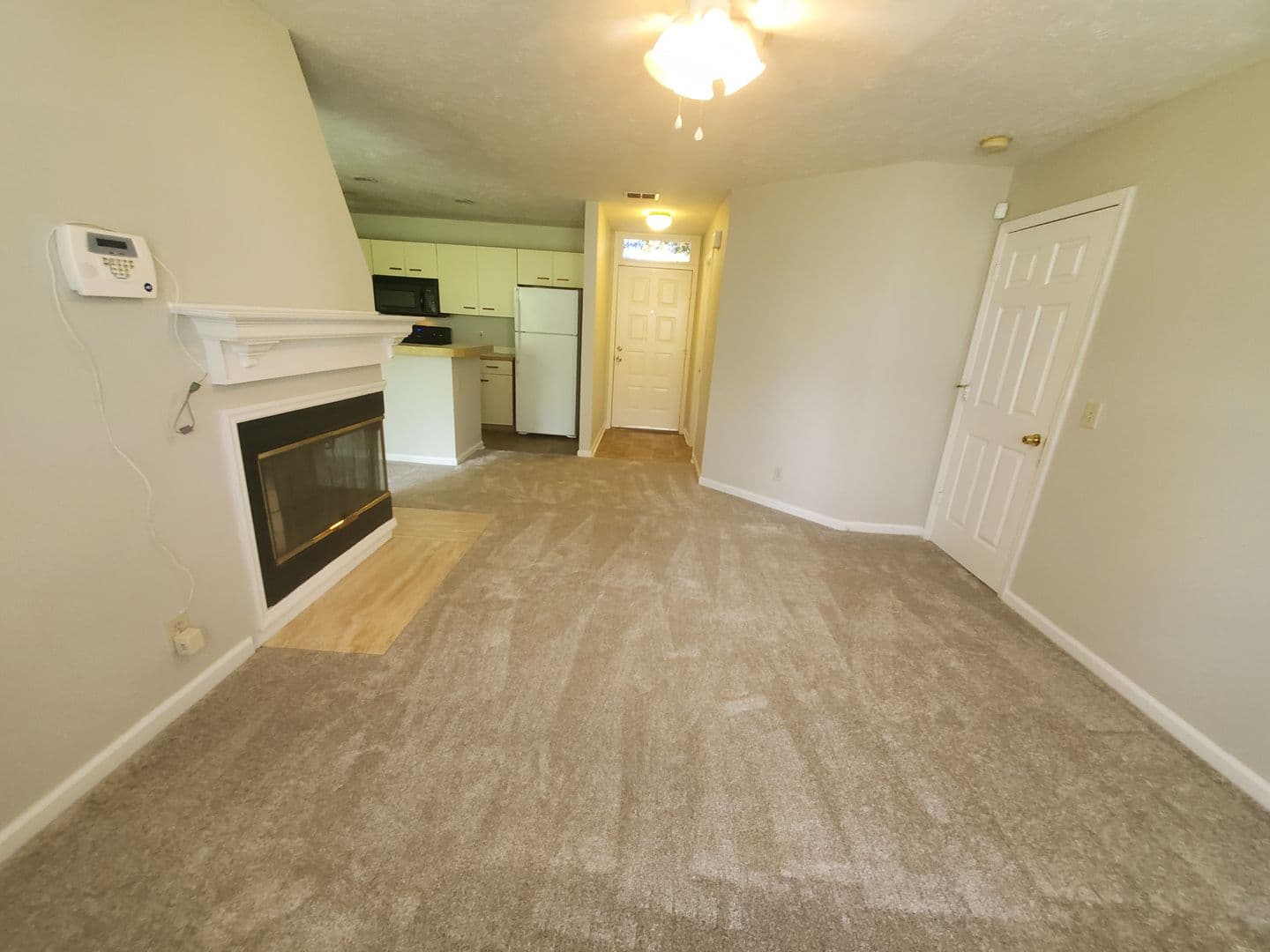 Fayetteville House: 6821-8 Willowbrook Dr.