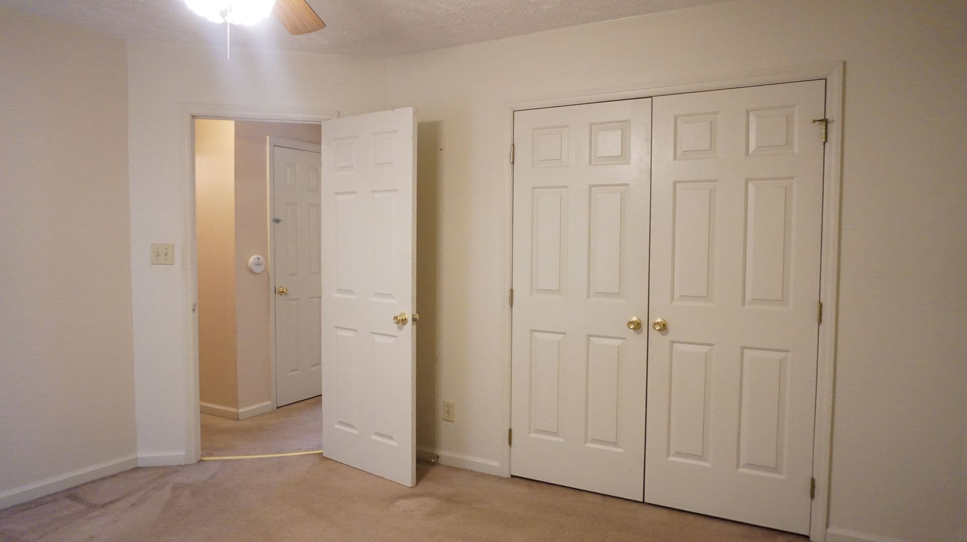 Fayetteville House: 2808 Rosemeade Dr