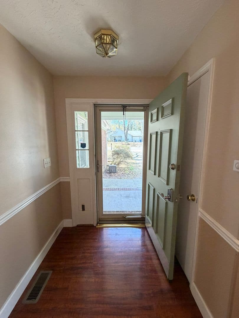 Fayetteville House: 991 Rim Rd