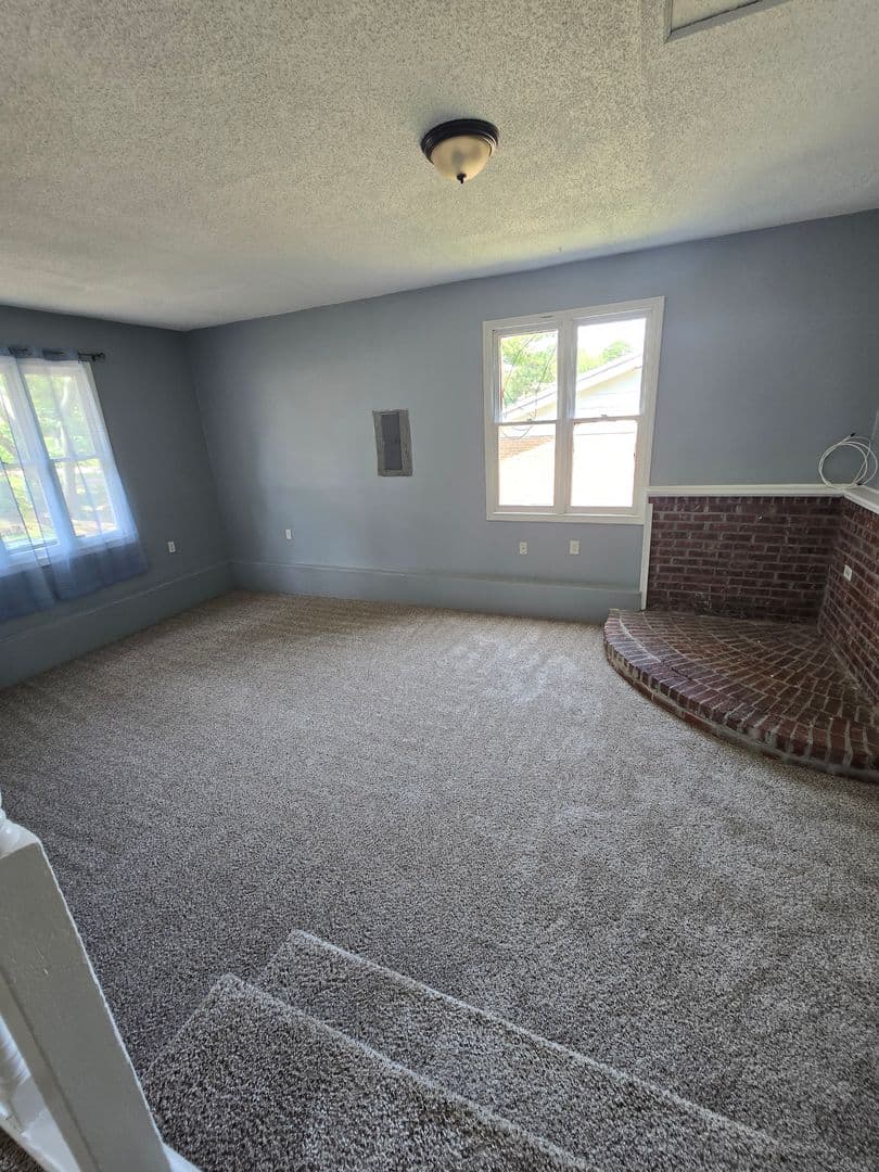 Fayetteville House: 520 Nottingham Drive