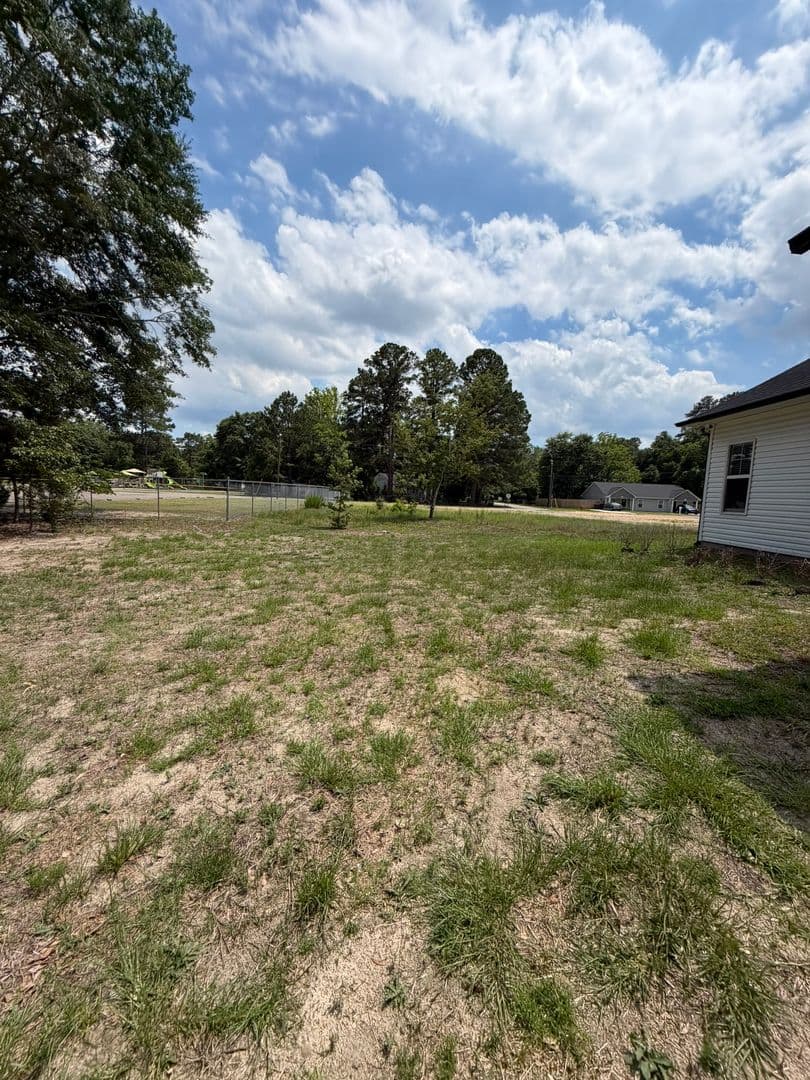 Raeford House: 908 Stevens Street