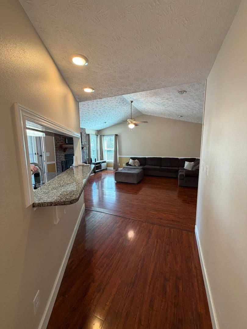 Fayetteville House: 991 Rim Rd