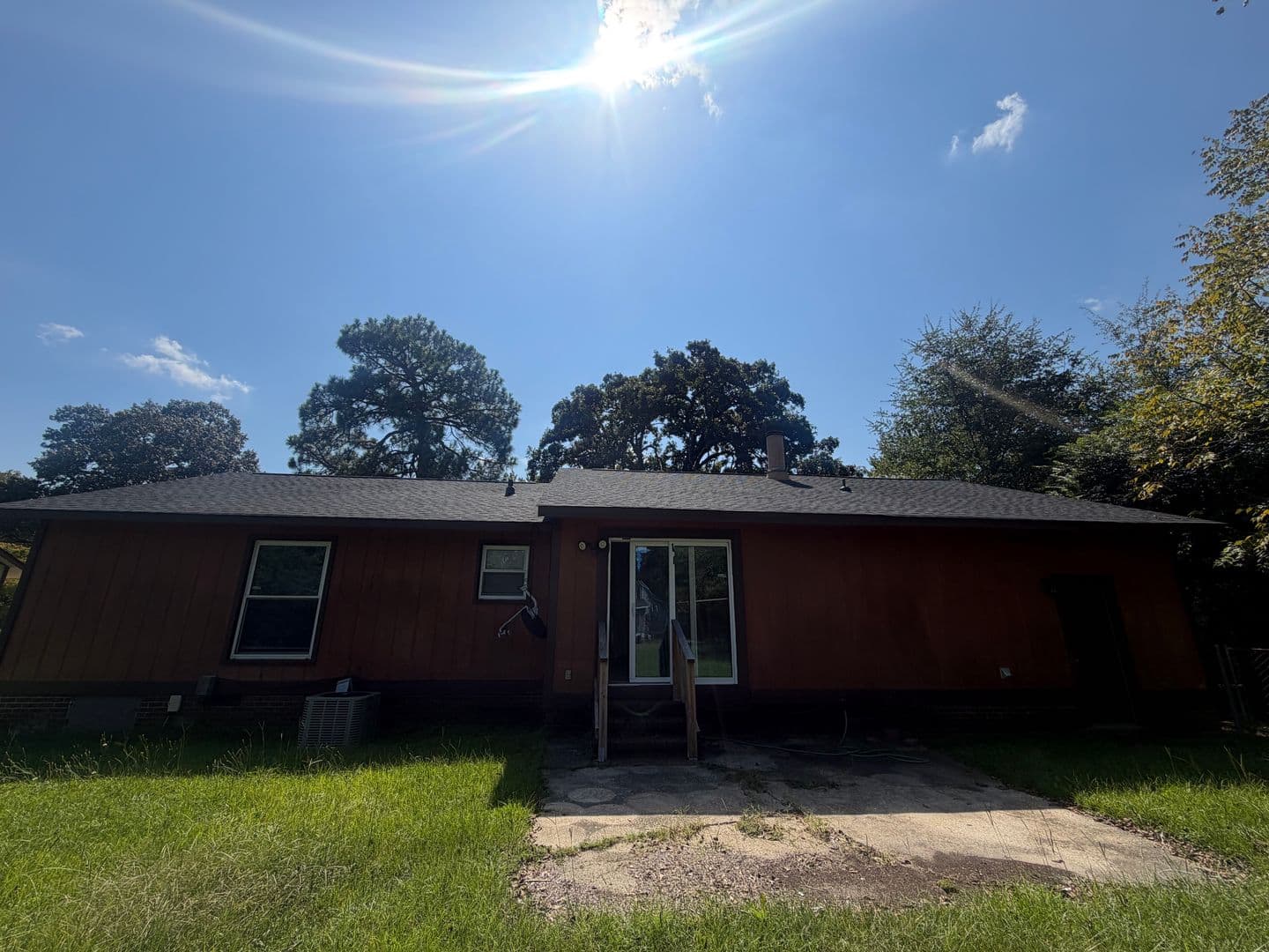 Fayetteville House: 1855 Berriedale Drive