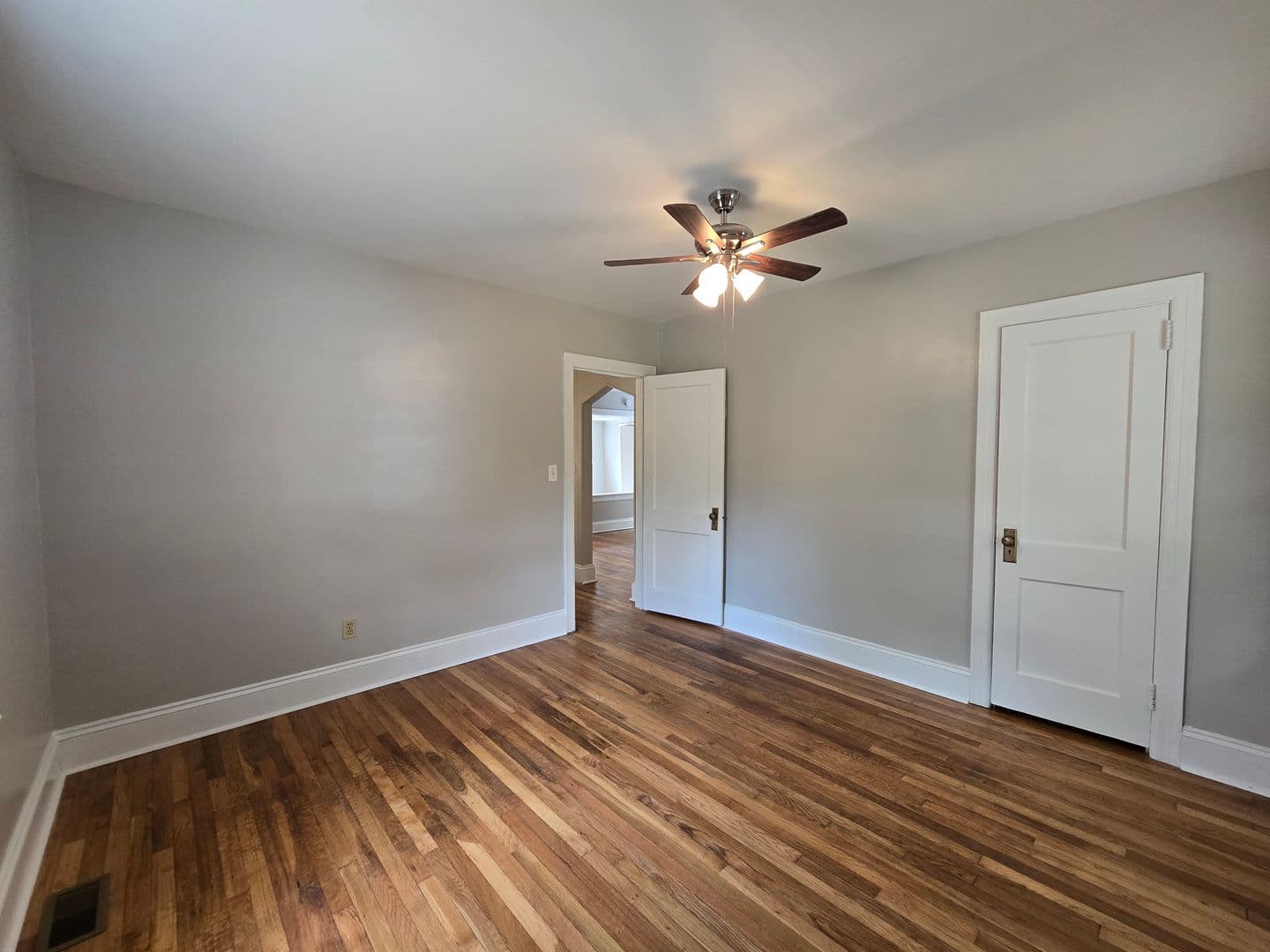 Fayetteville House: 217 Brainerd Avenue