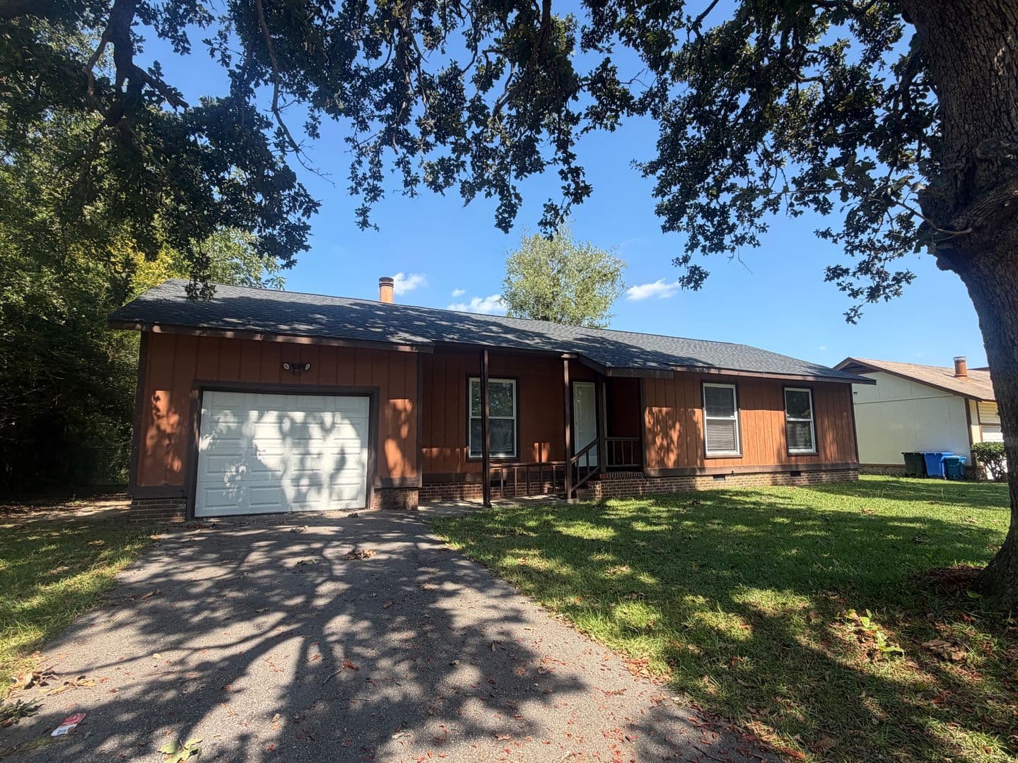 Fayetteville House: 1855 Berriedale Drive
