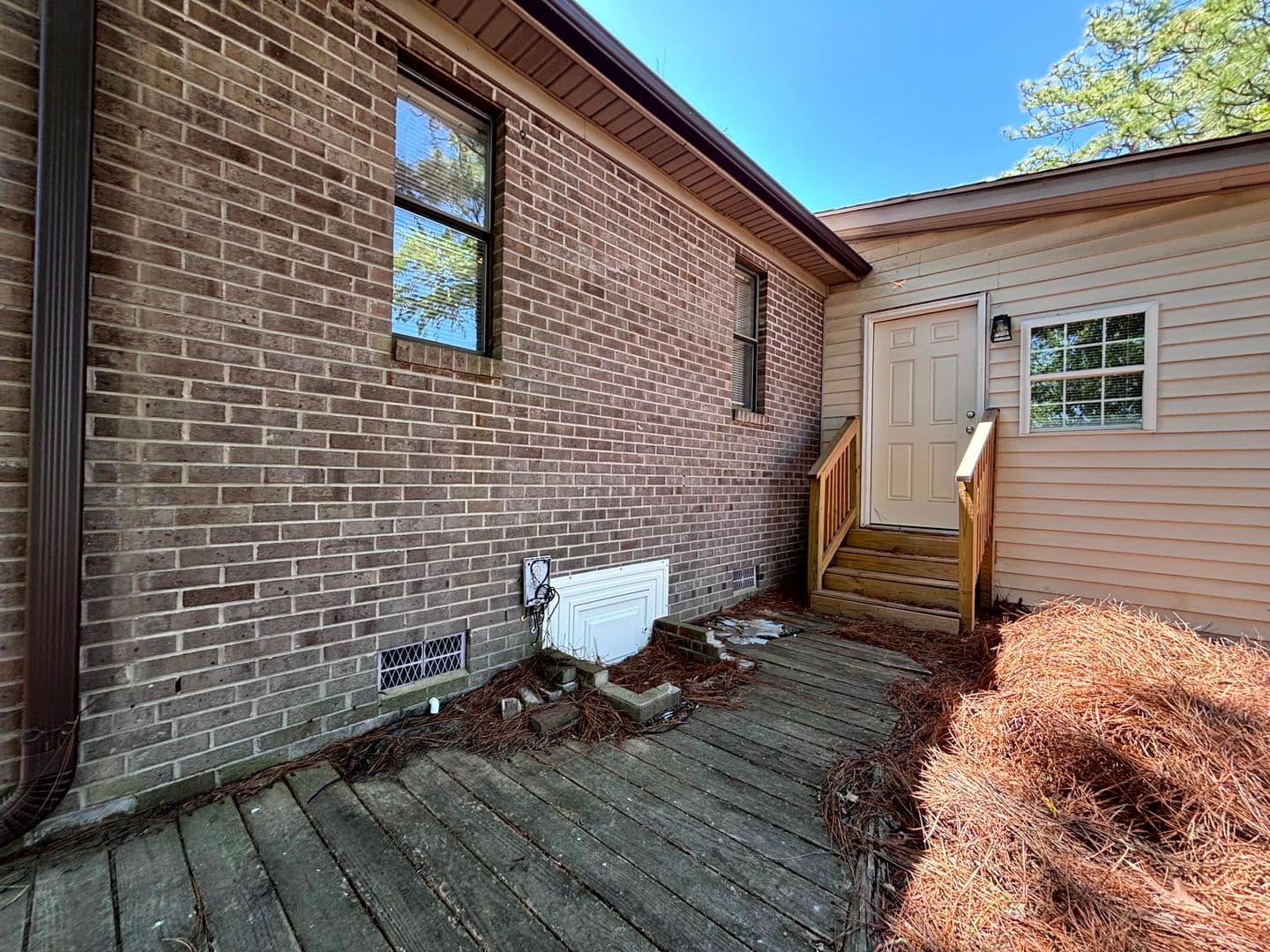 Hope Mills House: 575 Countrytown Dr