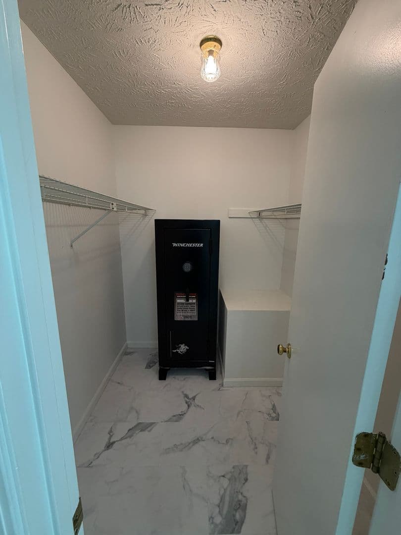 Fayetteville House: 991 Rim Rd