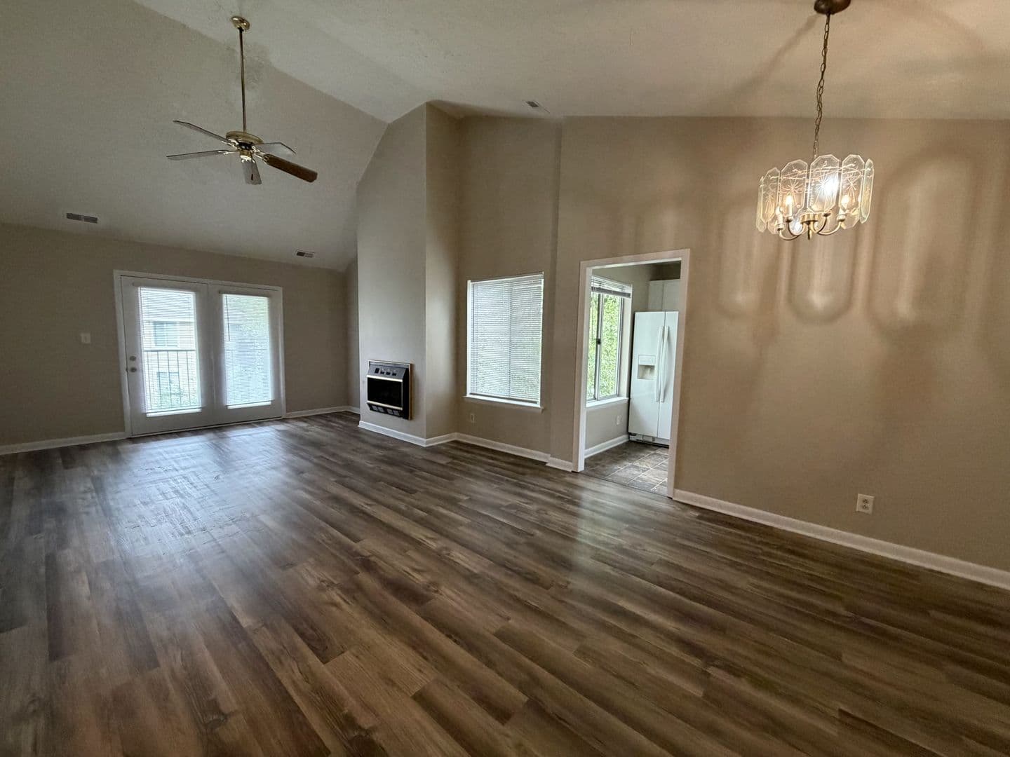 Fayetteville House: 3374-24 Galleria