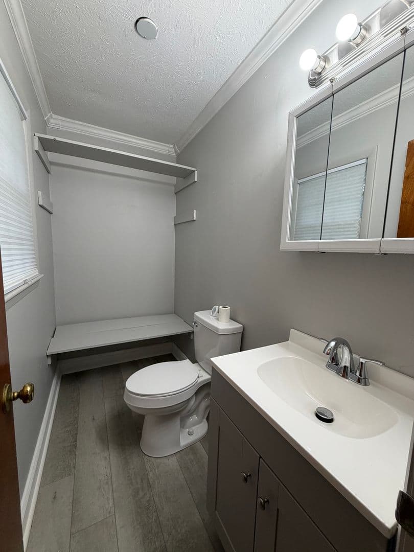 Fayetteville House: 6350 Rockford Drive