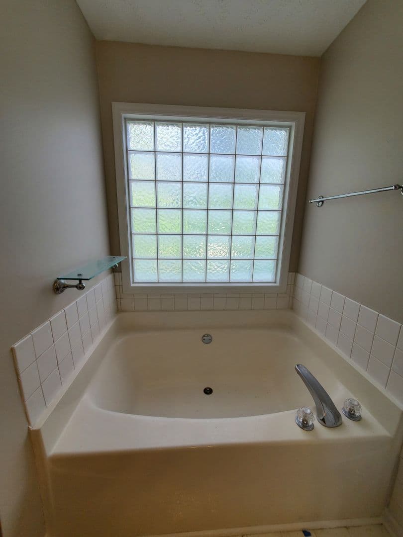 Fayetteville House: 700 Megan Ct