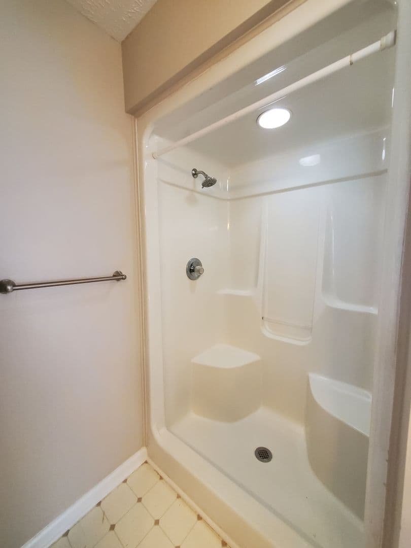 Fayetteville House: 700 Megan Ct