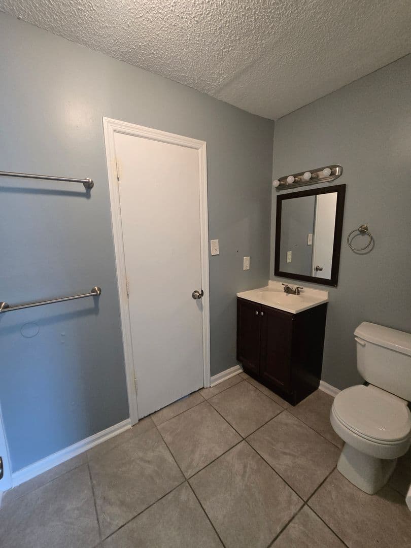 Fayetteville House: 520 Nottingham Drive