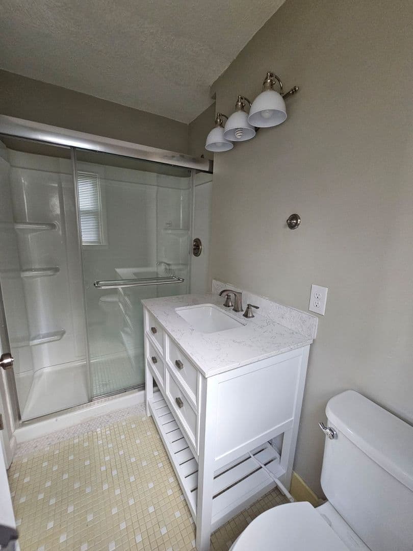 Spring Lake House: 1001 Dianne Circle
