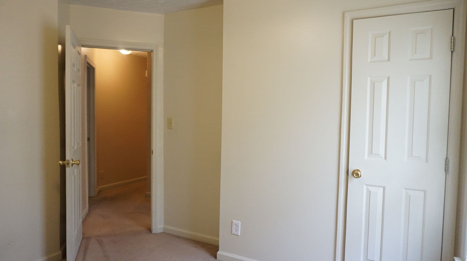 Fayetteville House: 2808 Rosemeade Dr