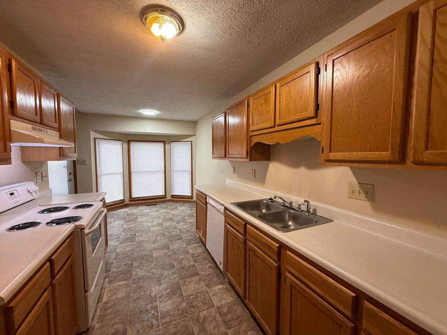 Hope Mills House: 5671 Archer  Road