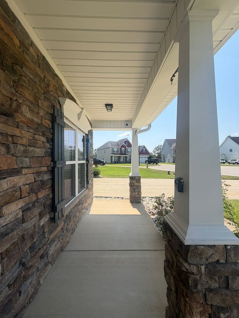 Fayetteville House: 3541 Castlefield Lane
