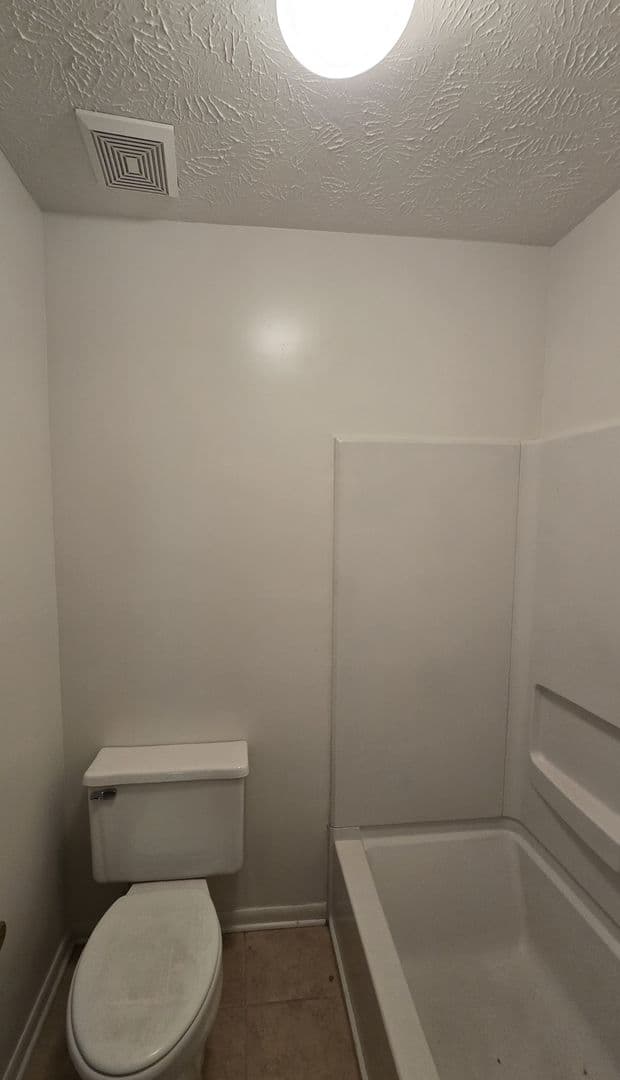 Fayetteville House: 1018-8  Wood Creek Drive