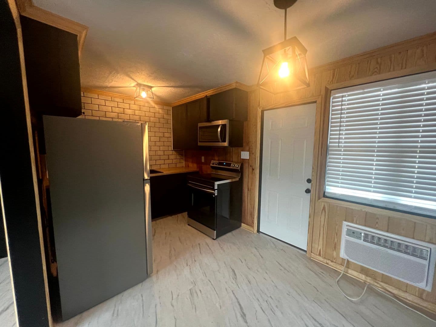 Fayetteville House: 130-B Eastwood Avenue