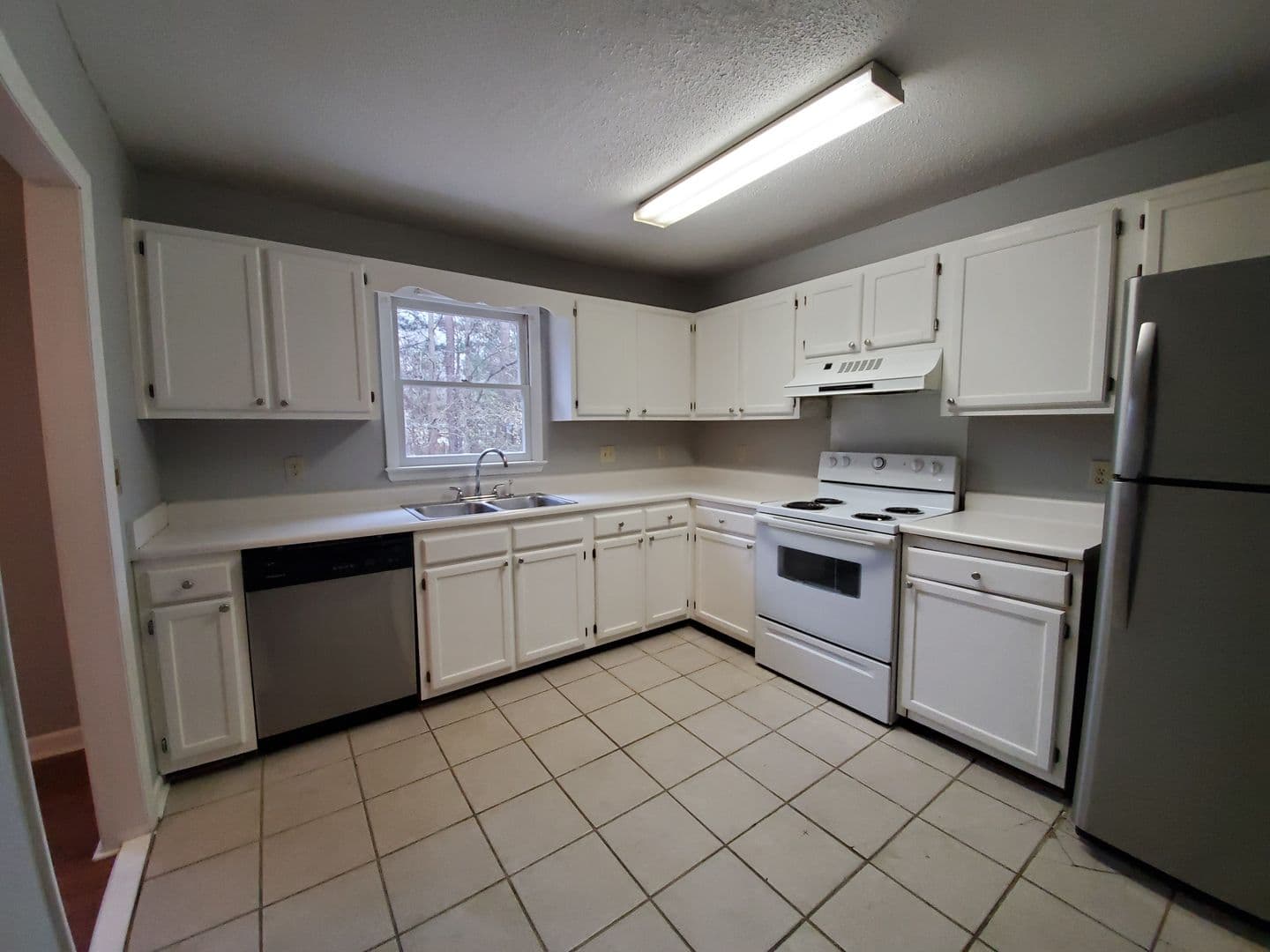 Fayetteville House: 7290 Surf Place