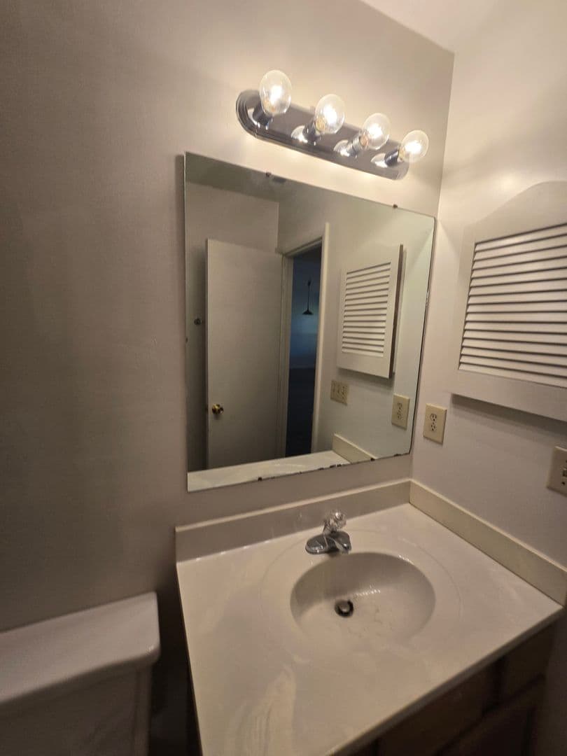 Fayetteville House: 1018-8  Wood Creek Drive
