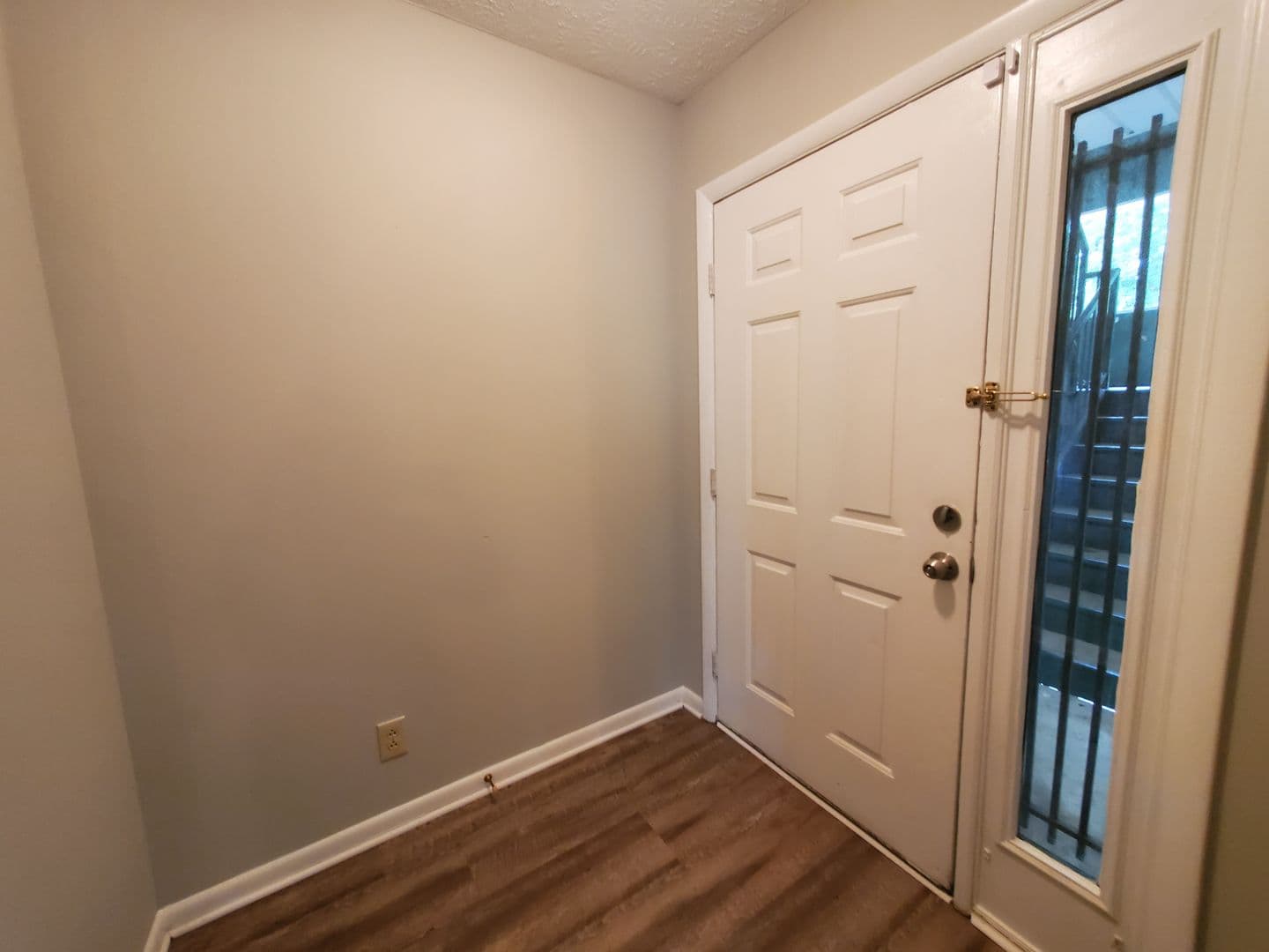 Fayetteville House: 3392-13 Galleria Drive