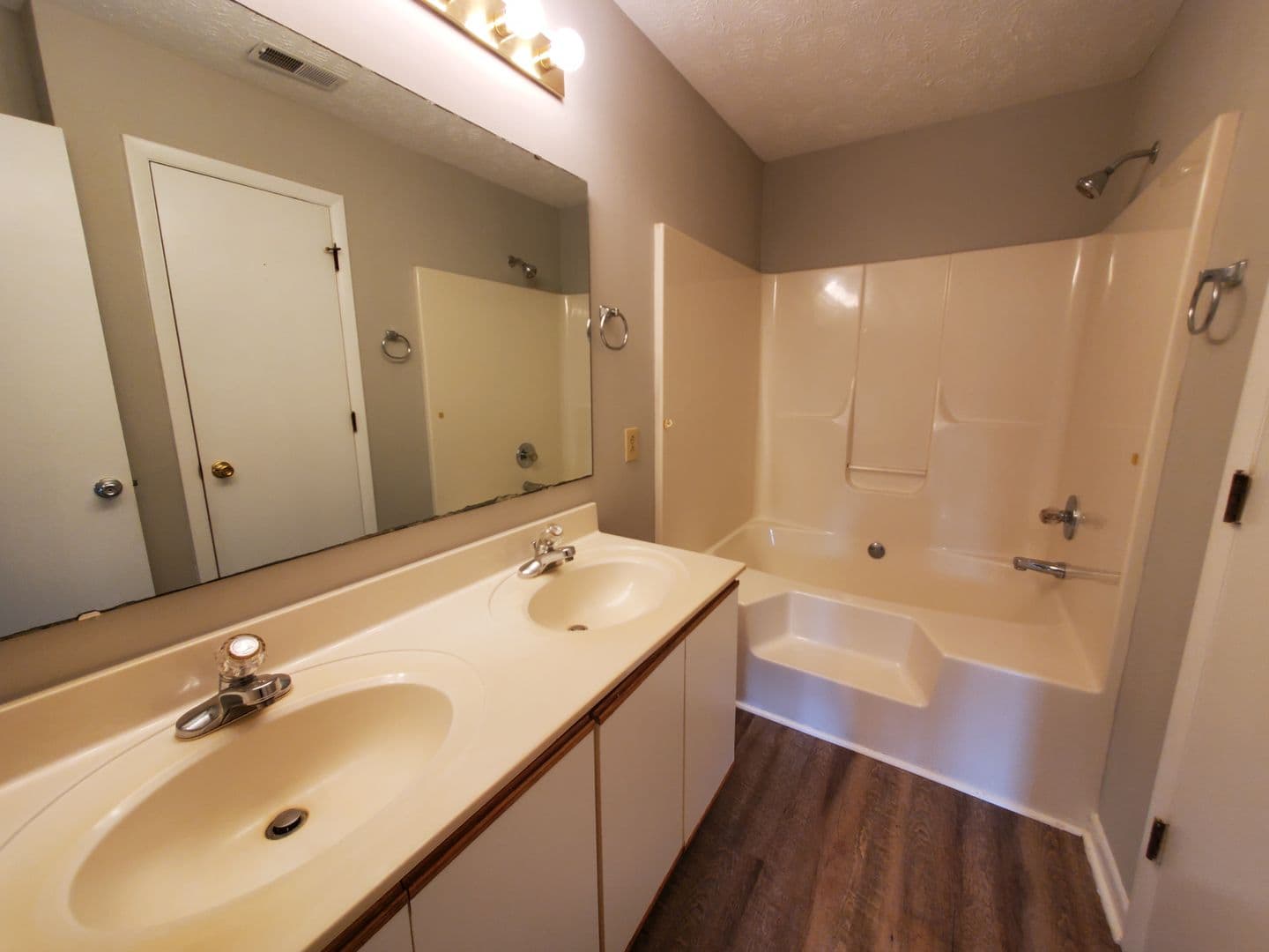 Fayetteville House: 3392-13 Galleria Drive