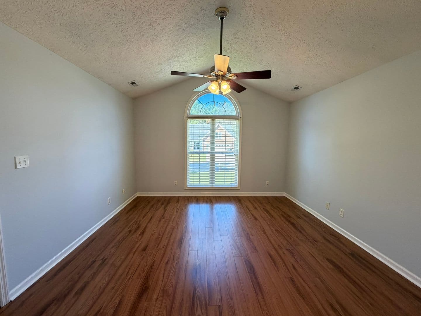 Fayetteville House: 7308 Scenic Drive