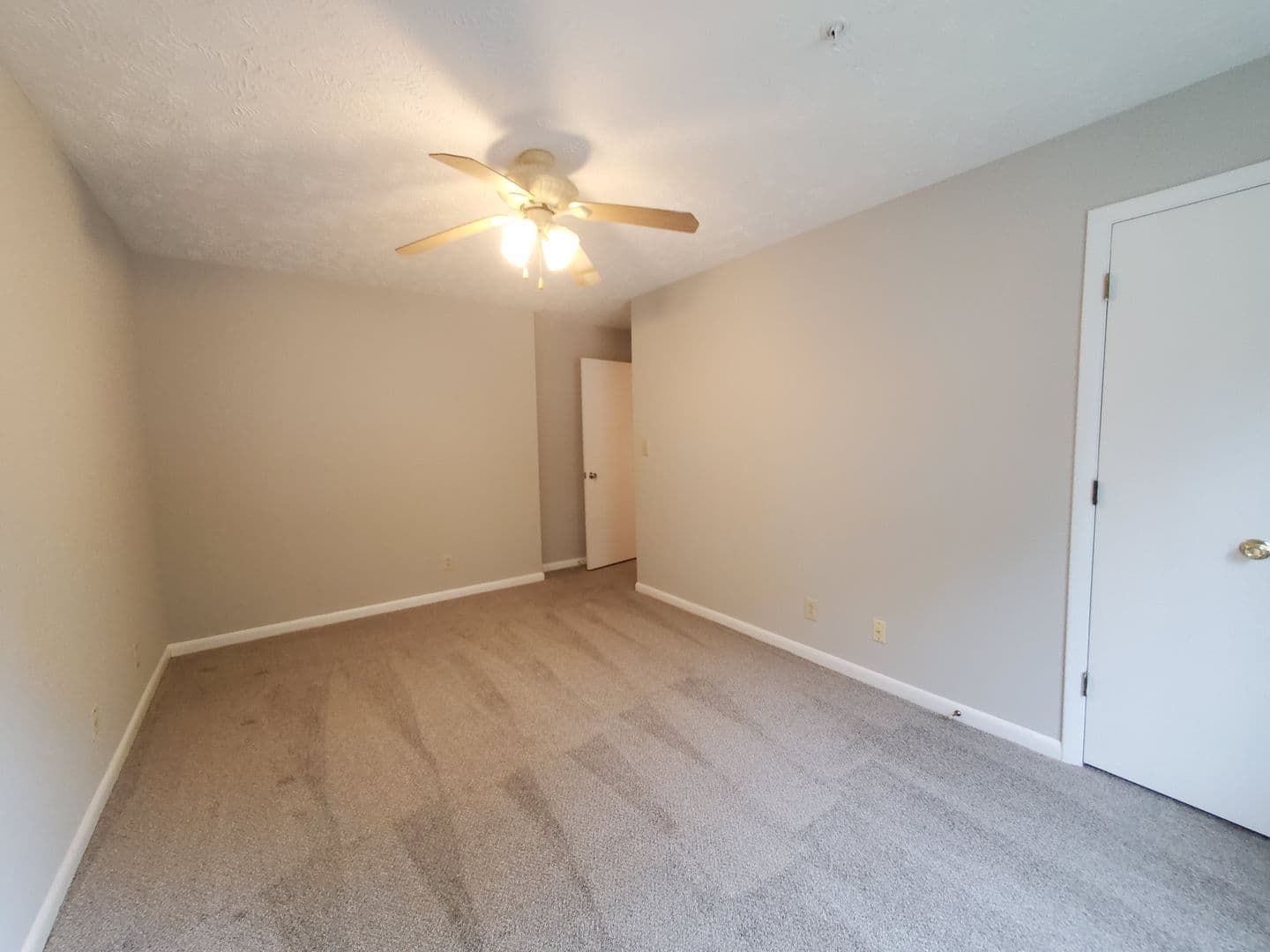 Fayetteville House: 3392-13 Galleria Drive