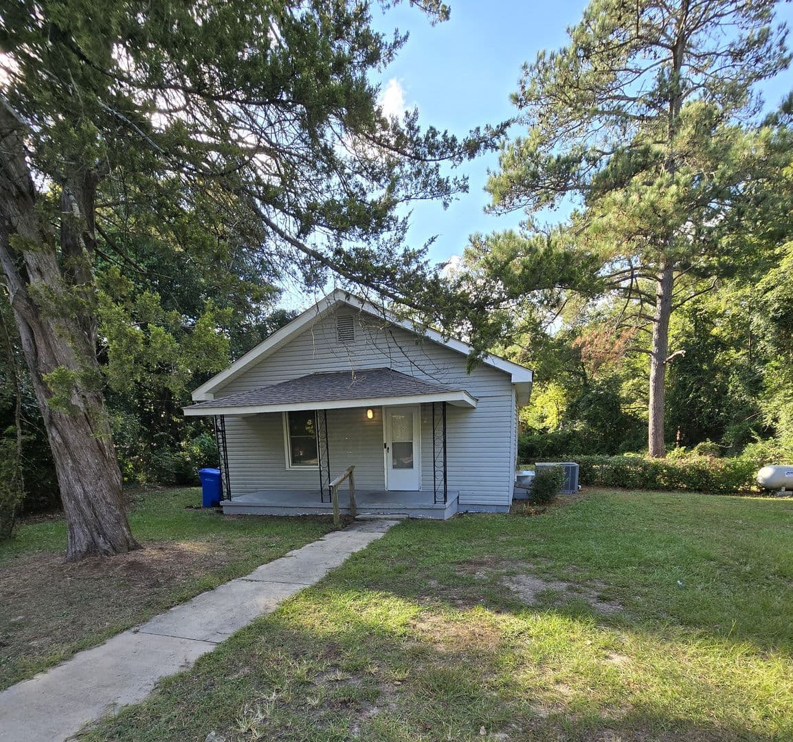 Fayetteville House: 1912 Cowan Street