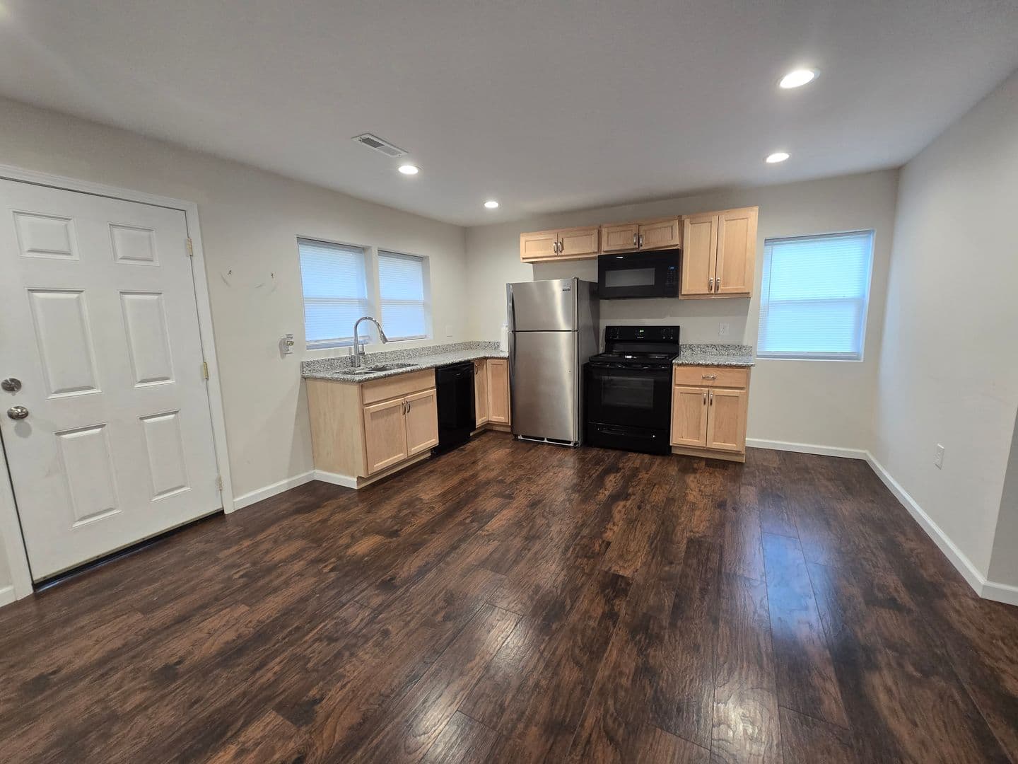 Fayetteville House: 1300-C Turnpike Road