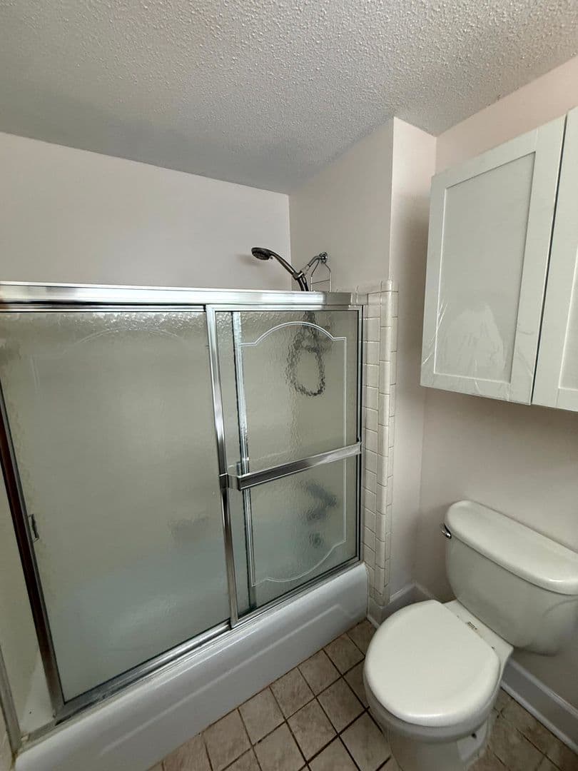 Fayetteville House: 6441 Kincross Avenue