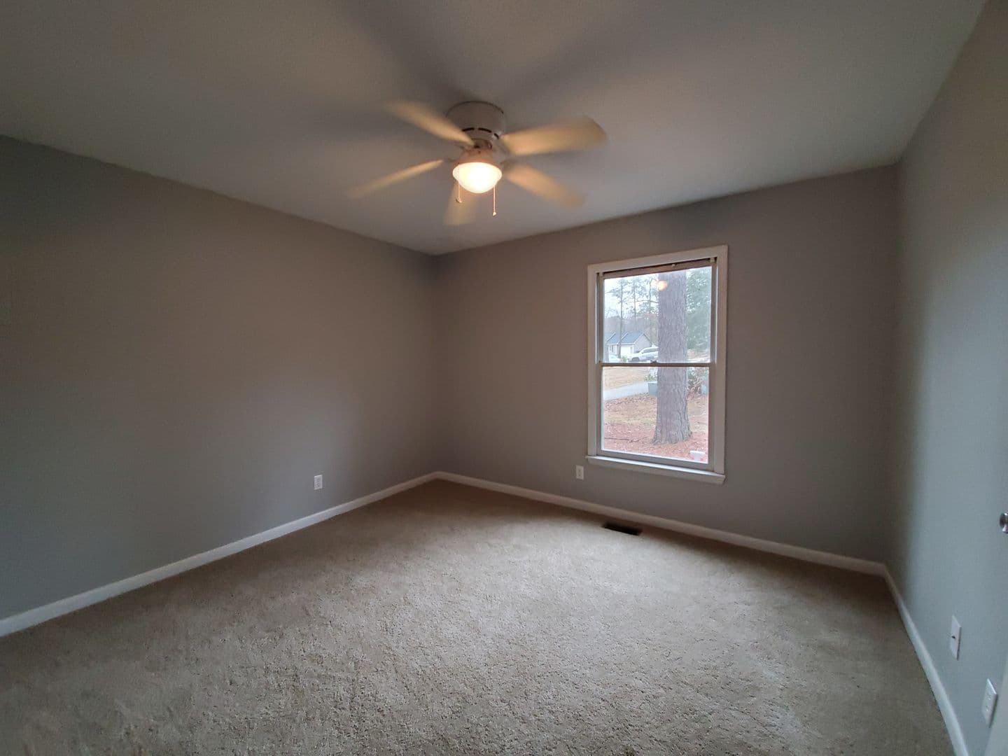 Fayetteville House: 7290 Surf Place