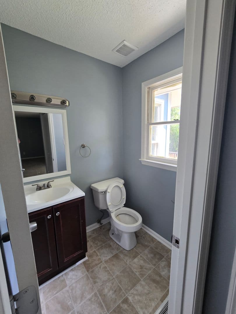 Fayetteville House: 520 Nottingham Drive