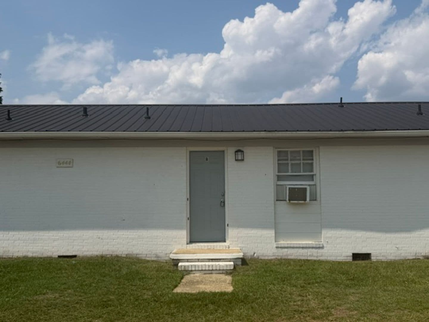 Fayetteville House: 6444-B Applecross Avenue