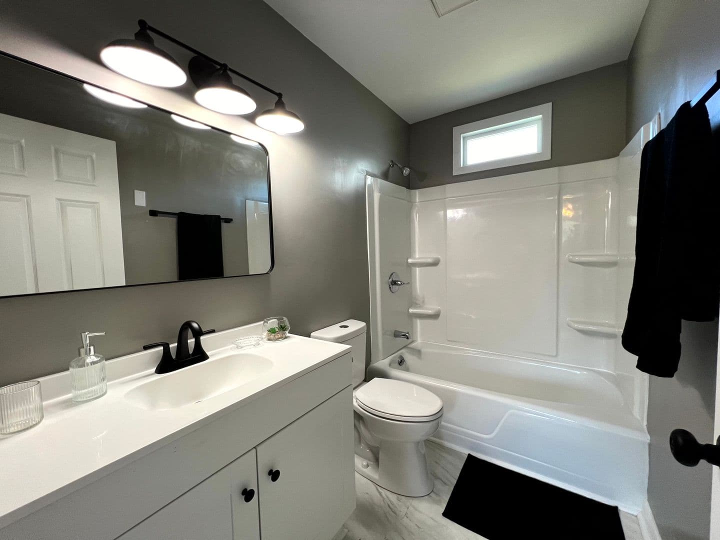 Fayetteville House: 130-B Eastwood Avenue