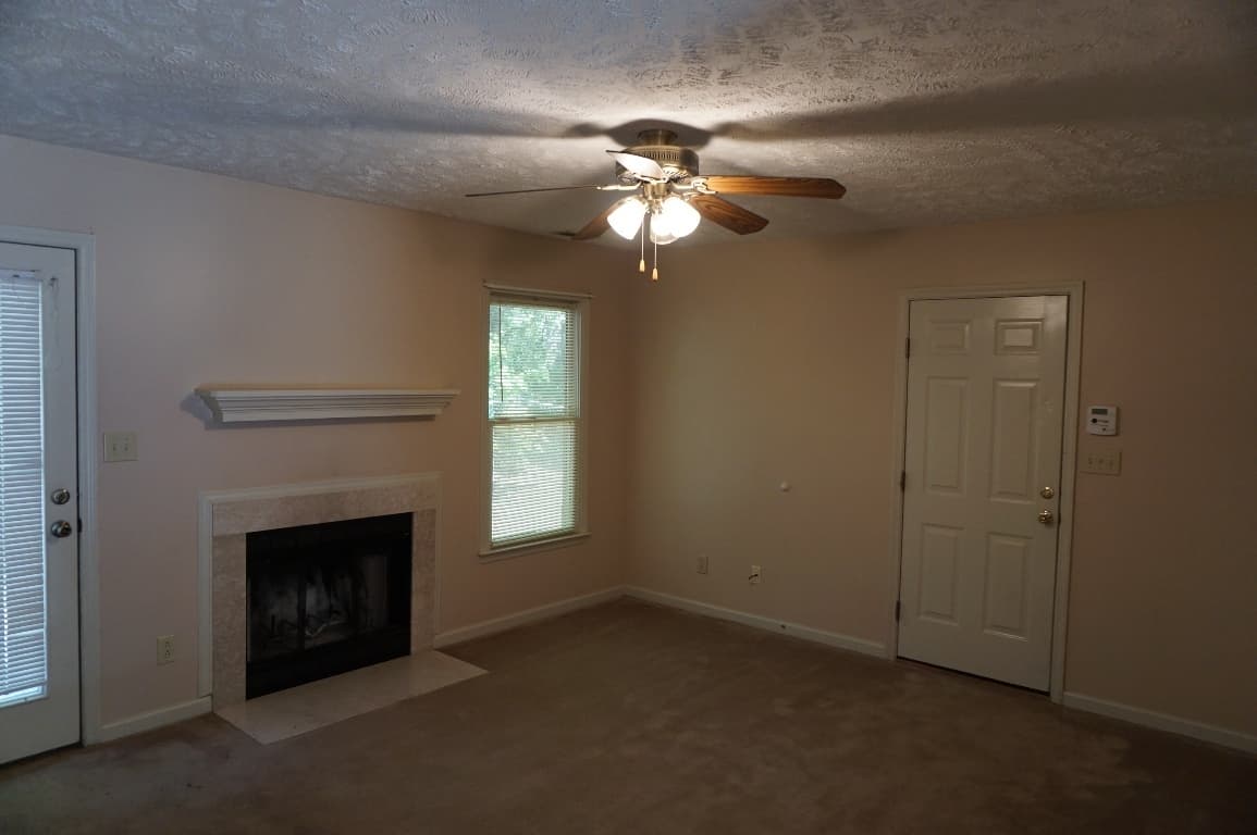 Fayetteville House: 2808 Rosemeade Dr