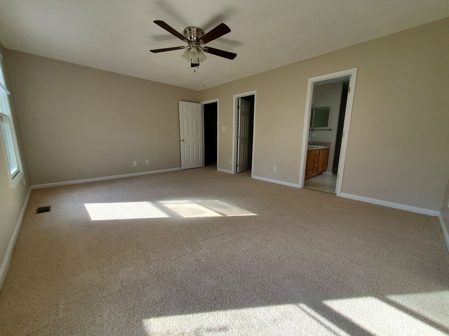 Fayetteville House: 700 Megan Ct