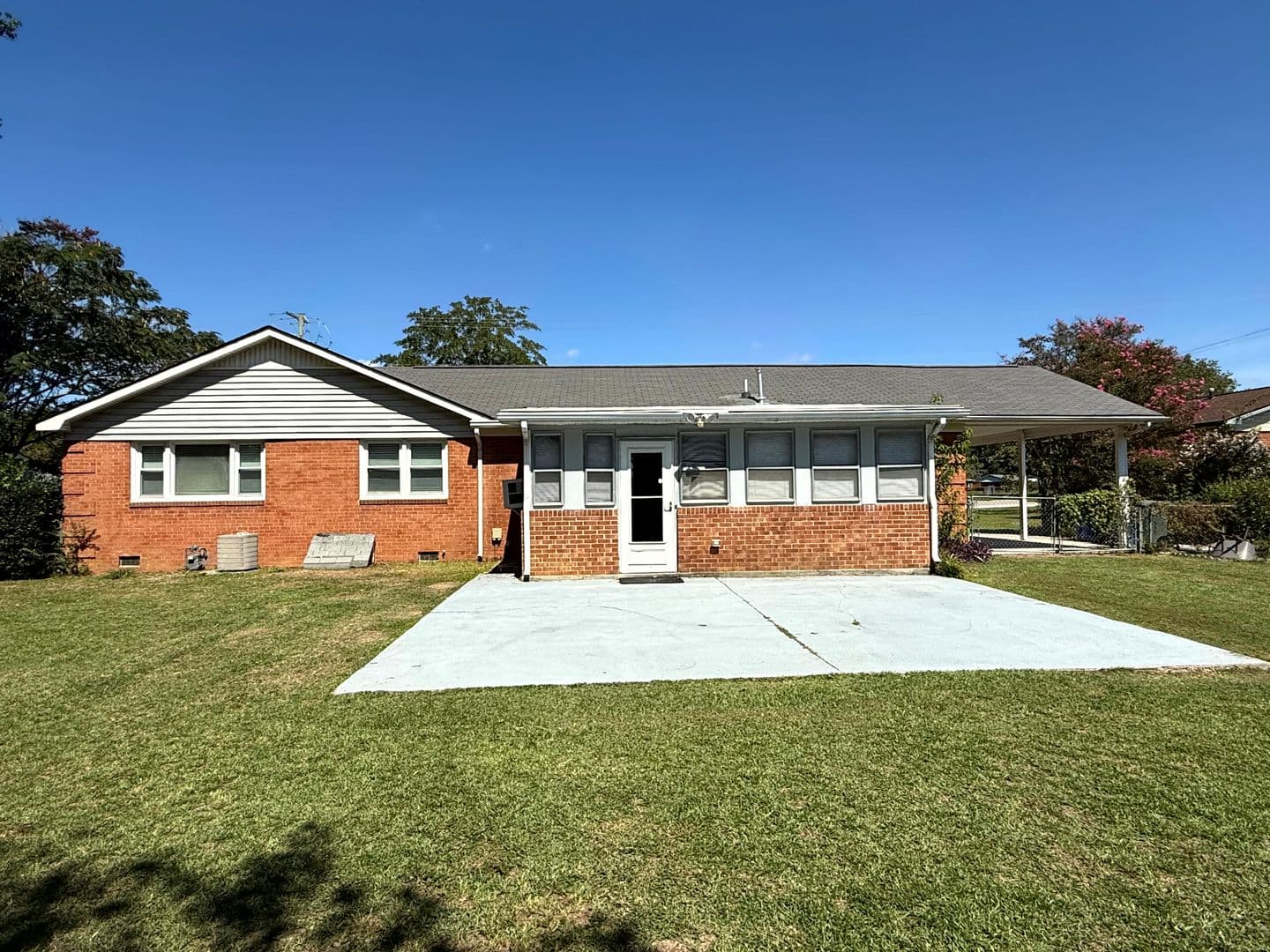 Fayetteville House: 6441 Kincross Avenue