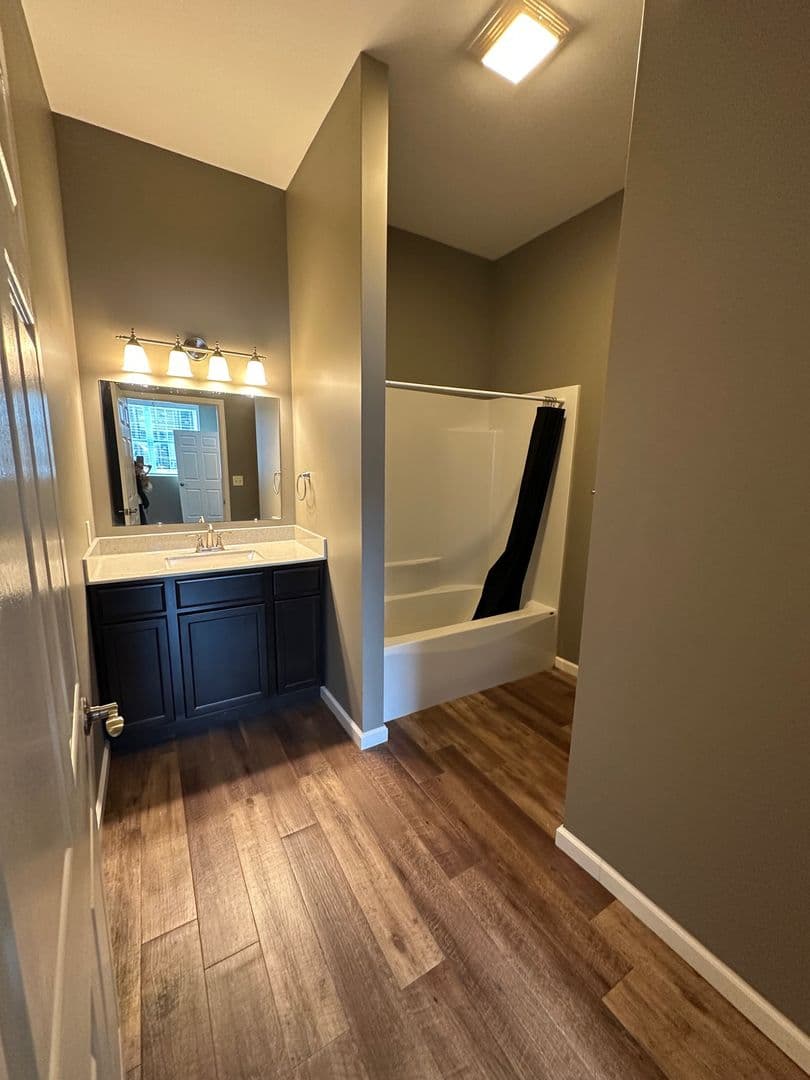 Quincy Apartment: 327 S. 8th St. - 330 S. 9th St.
