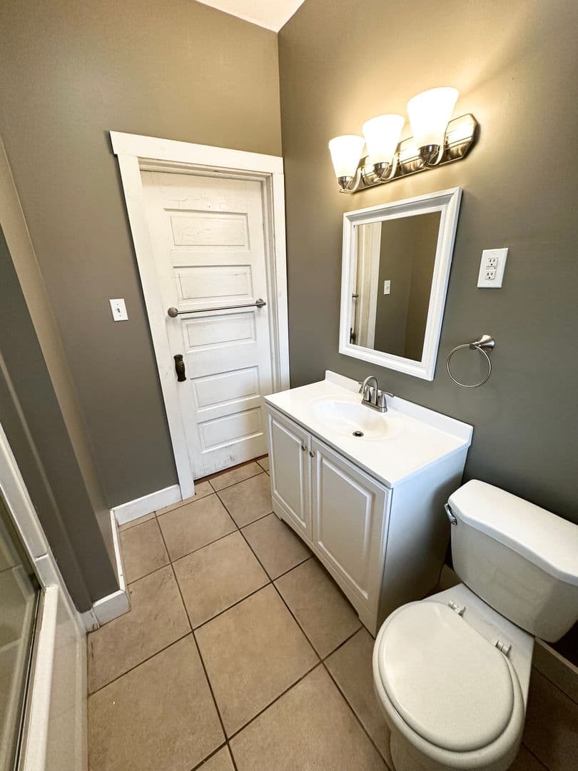 Quincy Apartment: 2200 Broadway
