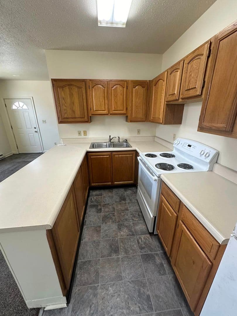 Quincy Apartment: 826-828 York St.