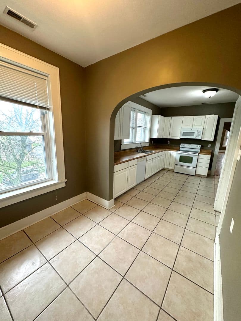 Quincy Apartment: 2200 Broadway