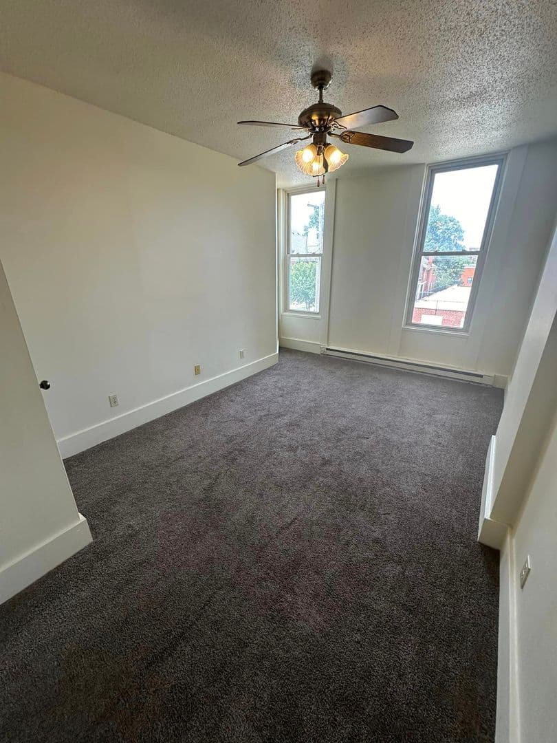 Quincy Apartment: 826-828 York St.