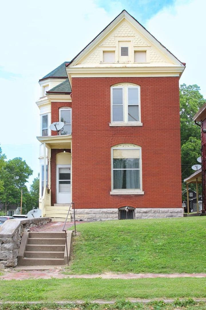 Quincy Apartment: 1301 Spring St