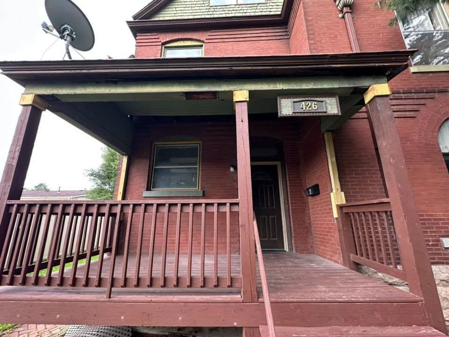 Quincy Apartment: 426 S. 12th St.